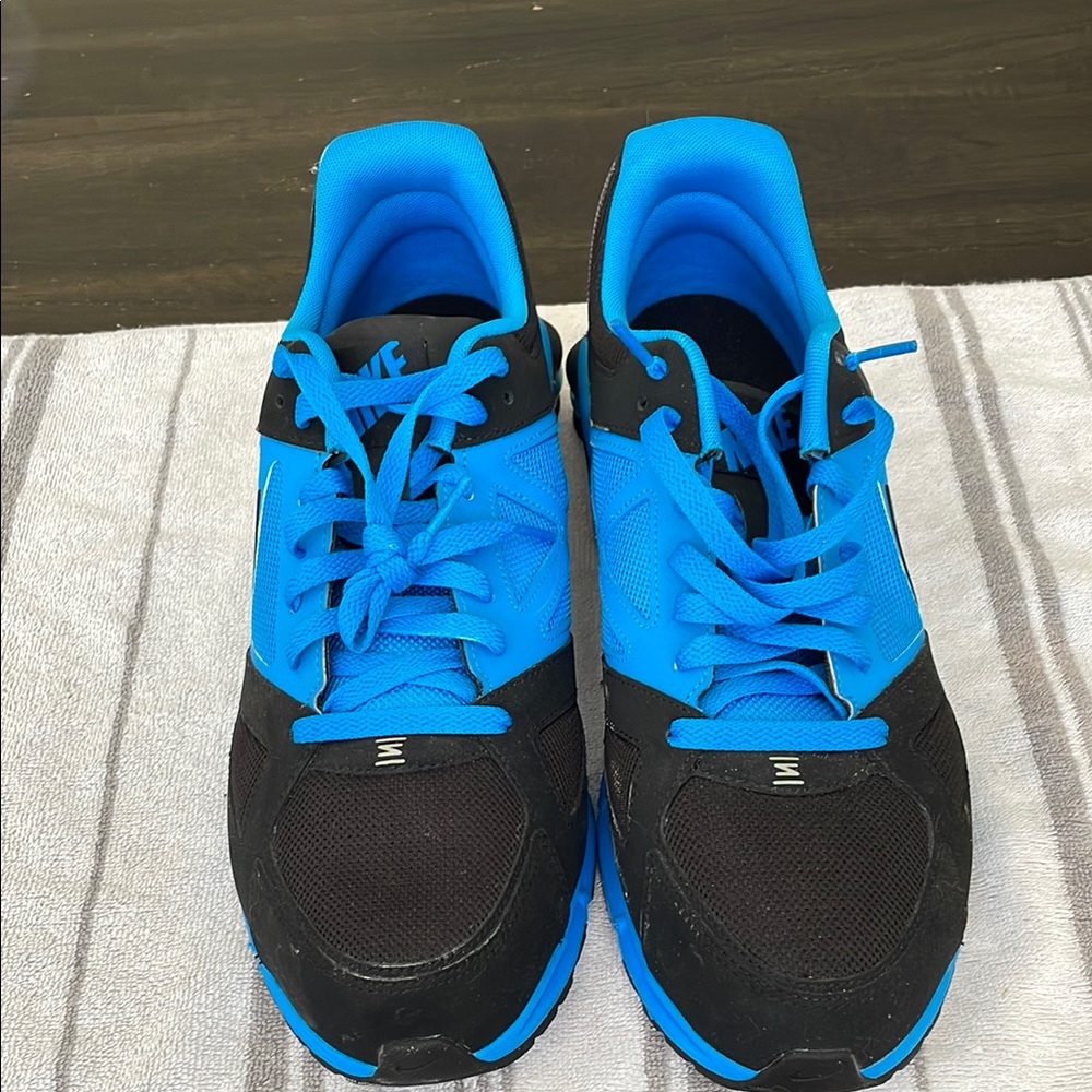 Nike Vibrant Blue and Black Athletic Shoes
